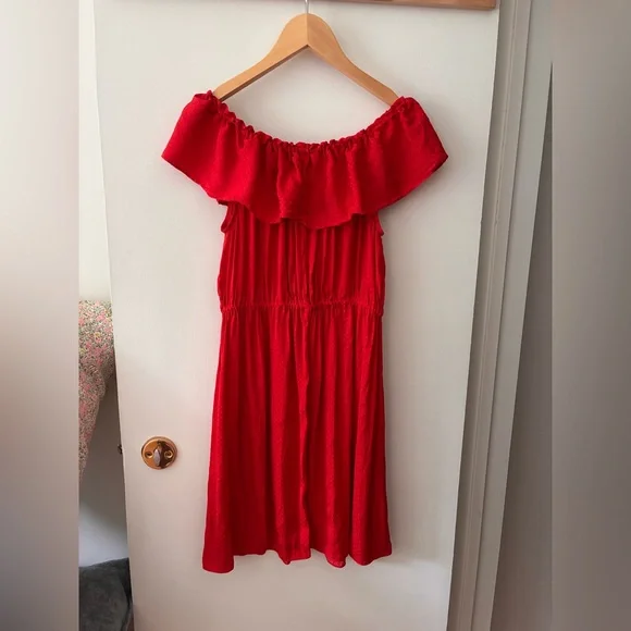 Beautiful Red Off-Shoulder Dress - Picture 2 of 4